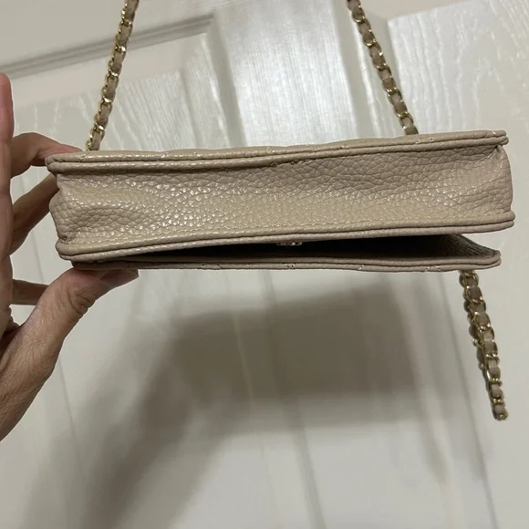 BCBG Paris Quilted Crossbody Bag in Creamy Beige - Wristlet Strap Woven Chain - Picture 11 of 11